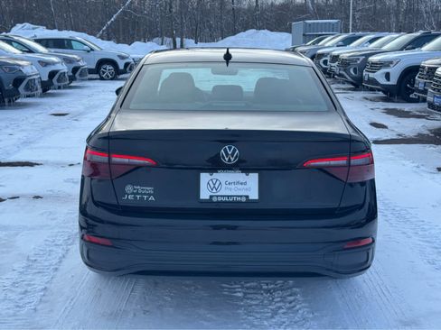 Used 2024 Volkswagen Jetta Sport image 4