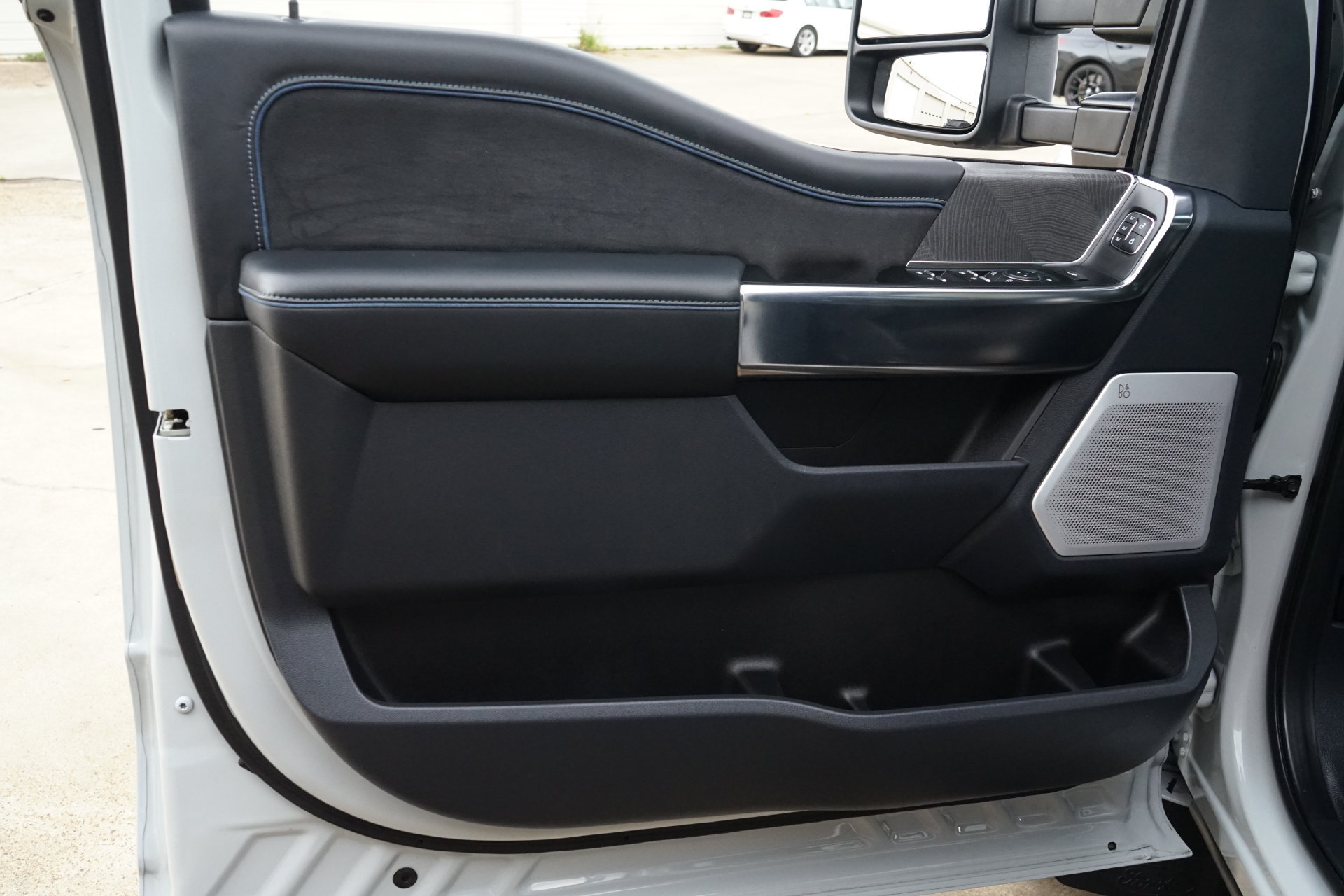 Used 2025 Ford F350 Platinum AWD/4WD image 16