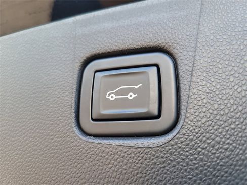 Used 2022 Chevrolet Blazer Premier w/ Enhanced Convenience Package image 9