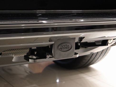 Certified 2025 Land Rover Range Rover SE image 9