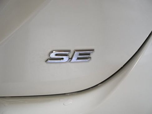 Used 2024 Toyota Camry SE image 12