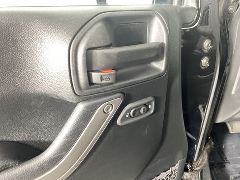Used 2017 Jeep Wrangler Unlimited Sport AWD/4WD image 13