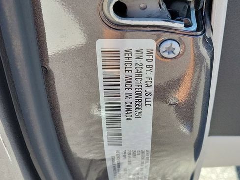 Used 2021 Chrysler Pacifica Touring FWD image 28