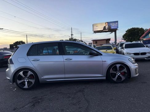 Used 2017 Volkswagen GTI SE FWD image 4