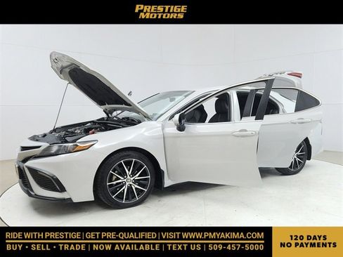 Used 2024 Toyota Camry SE image 10