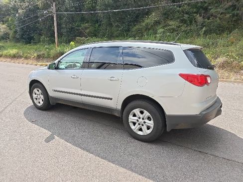 Used 2009 Chevrolet Traverse LS FWD image 4