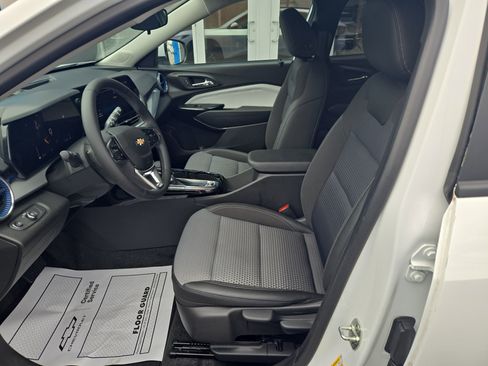 Certified 2024 Chevrolet Trax LT w/ Driver Confidence Package image 4