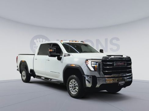 Used 2024 GMC Sierra 2500 SLE w/ SLE Convenience Package image 5