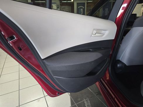 Used 2022 Toyota Corolla LE image 10