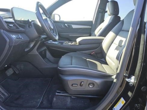 Used 2025 Buick Enclave Preferred image 3