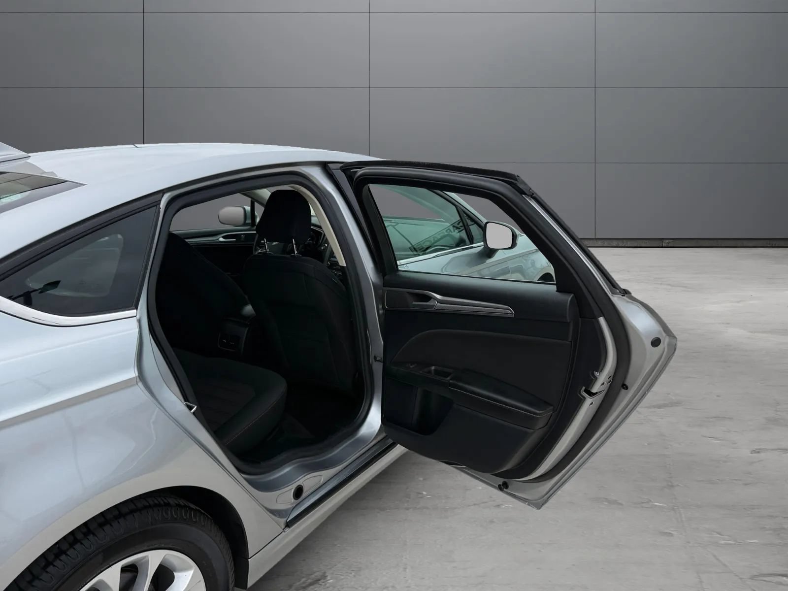 Used 2020 Ford Fusion SE FWD image 20