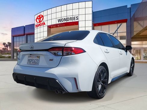 Used 2023 Toyota Corolla SE w/ SE Premium Package image 4