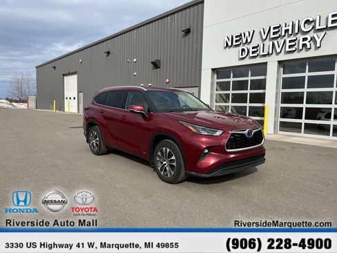Used 2022 Toyota Highlander XLE image 1