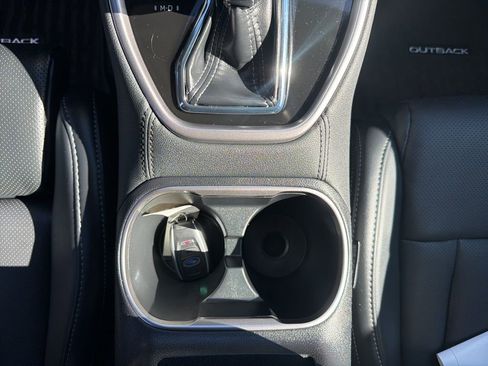 Used 2025 Subaru Outback Limited image 32