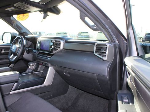 Used 2025 Toyota Sequoia SR5 AWD/4WD image 31