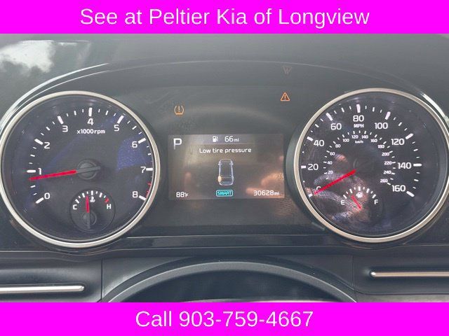 Used 2024 Kia Carnival EX FWD image 16