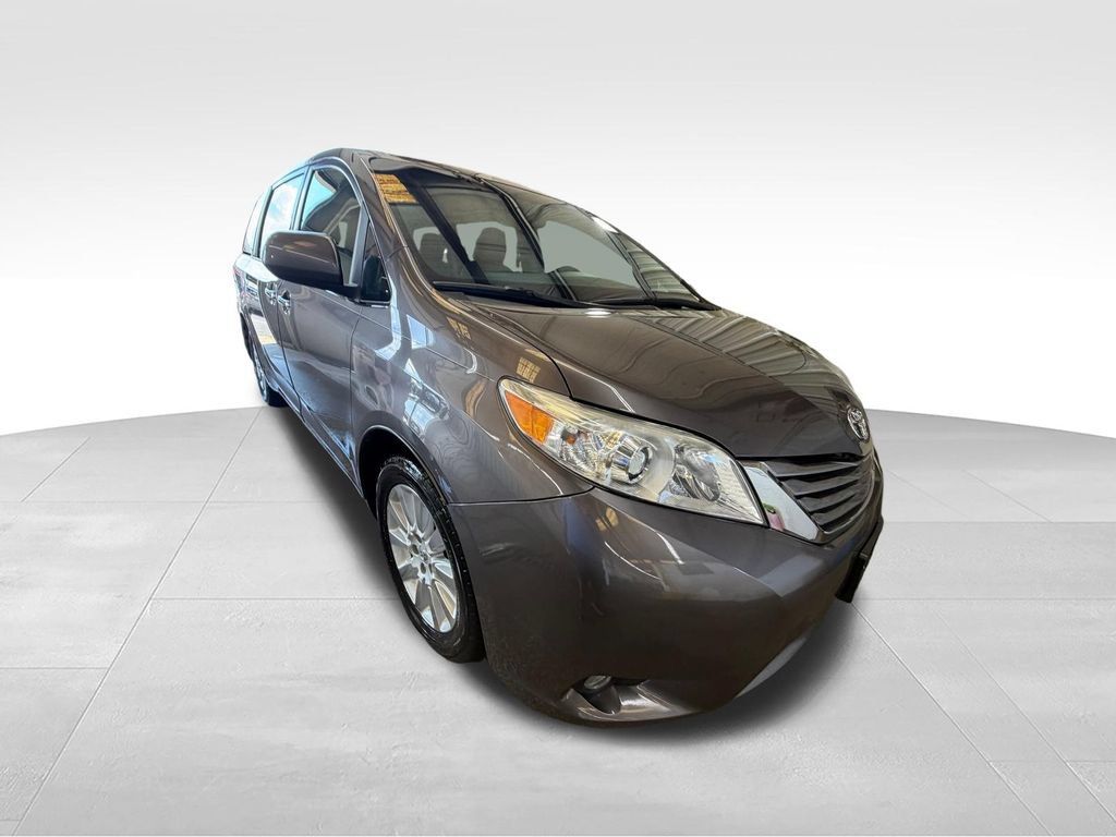 Used 2015 Toyota Sienna XLE AWD/4WD image 7