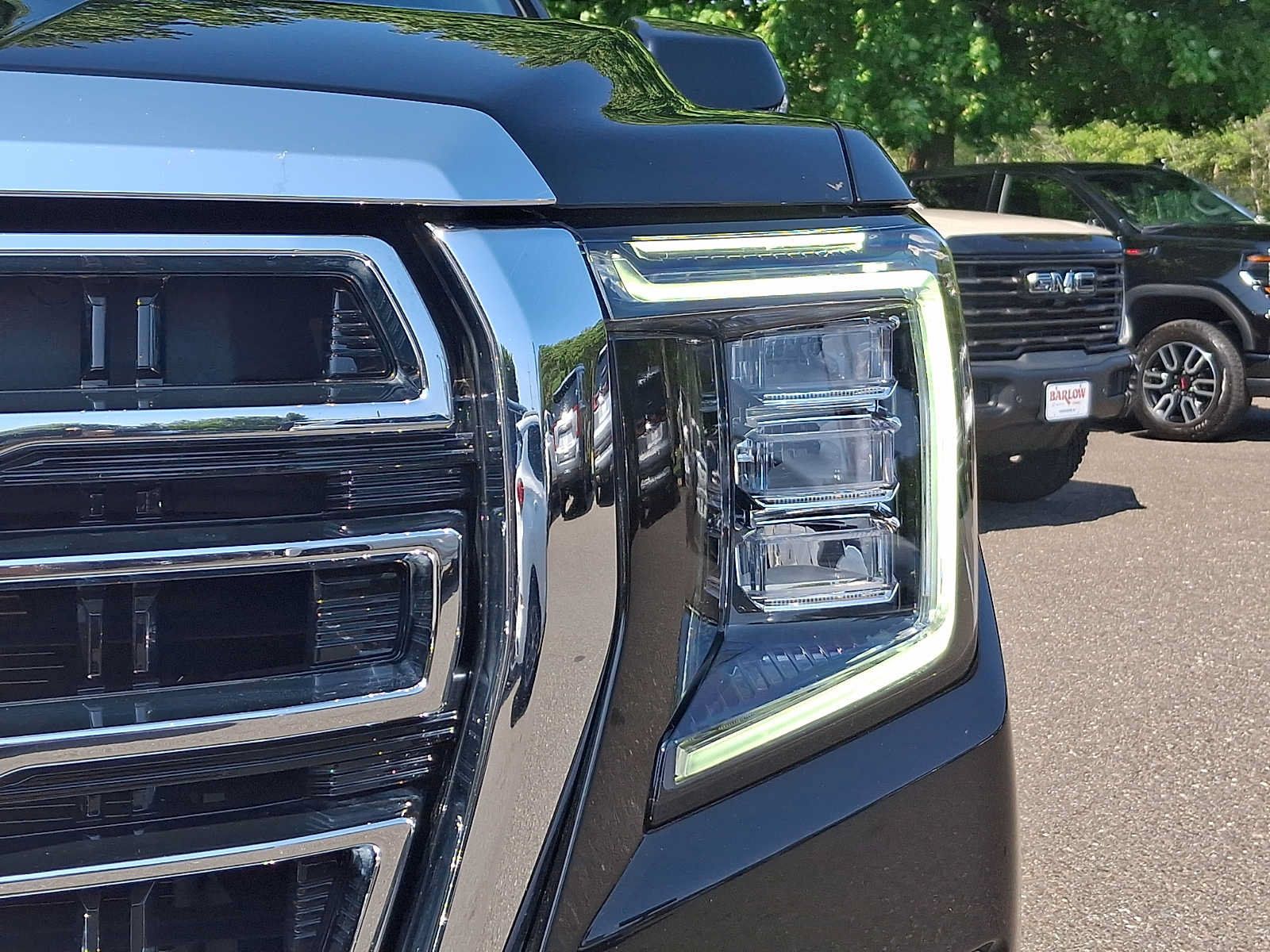 Used 2024 GMC Yukon SLT w/ SLT Luxury Package AWD/4WD image 11