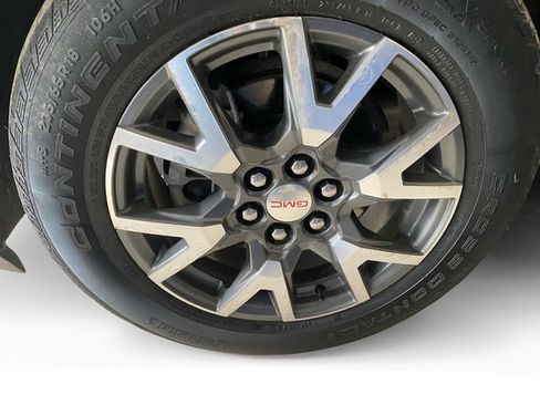 Certified 2023 GMC Acadia SLE w/ Driver Convenience Package AWD/4WD image 11