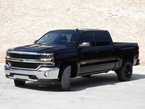 Used 2018 Chevrolet Silverado 1500 LT w/ Texas Edition AWD/4WD image 14