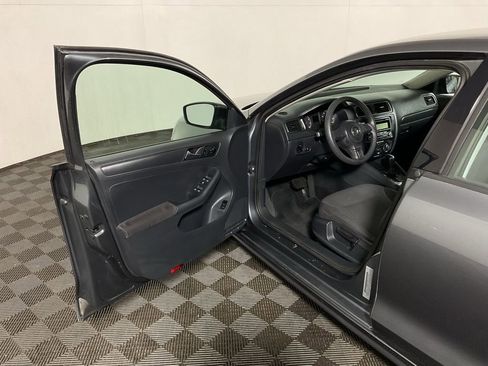 Used 2011 Volkswagen Jetta Sedan image 12