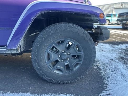 Used 2016 Jeep Wrangler Unlimited Sahara image 3