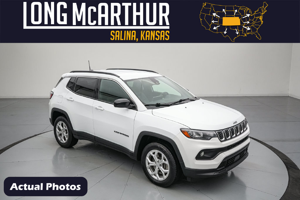 Used 2024 Jeep Compass Latitude AWD/4WD image 1