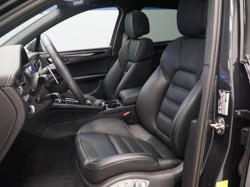Certified 2026 Porsche Macan AWD/4WD image 5