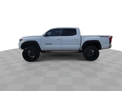 Used 2019 Toyota Tacoma TRD Off-Road image 5