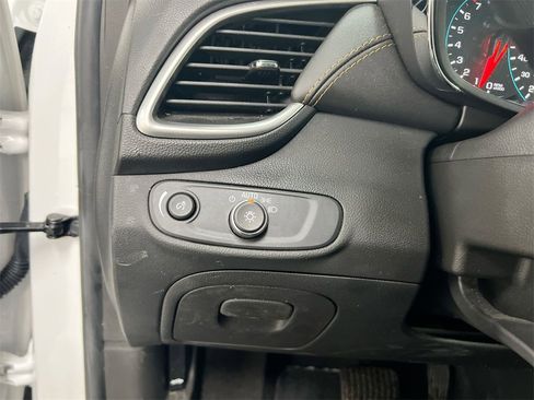 Used 2022 Chevrolet Trax LT w/ LT Convenience Package image 17