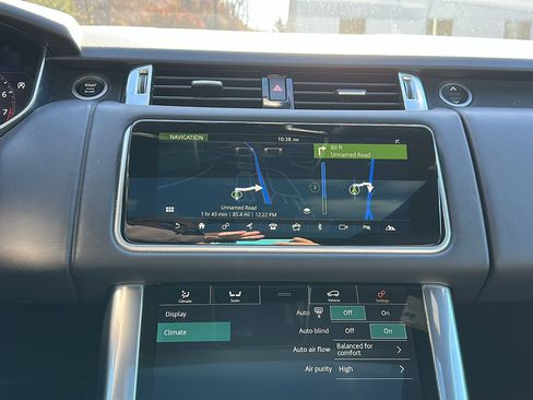 Used 2021 Land Rover Range Rover Sport HST image 19