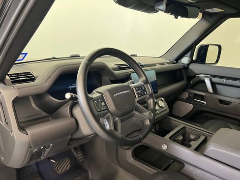 Used 2024 Land Rover Defender 130 X-Dynamic SE image 4