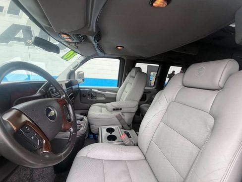 Used 2010 Chevrolet Express 2500 Extended w/ Preferred Equipment Group RWD image 10