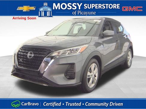 Used 2024 Nissan Kicks S image 1