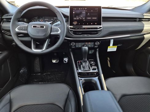 New 2026 Jeep Compass Latitude image 17