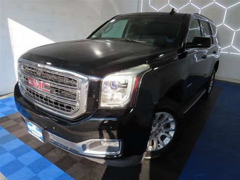 Used 2017 GMC Yukon SLT AWD/4WD image 4