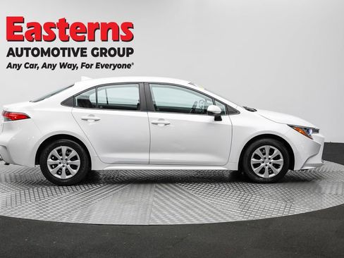 Used 2022 Toyota Corolla LE image 4