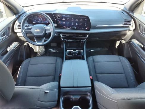 Used 2025 Chevrolet Traverse LT w/ Driver Confidence Package image 13