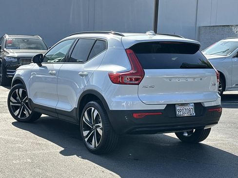 Certified 2025 Volvo XC40 B5 Plus image 6