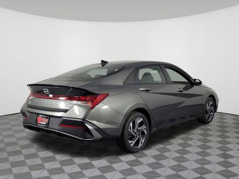 New 2025 Hyundai Elantra SEL image 3