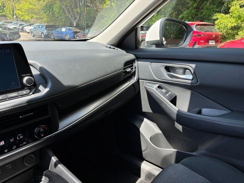 Used 2025 Nissan Rogue SV FWD image 38