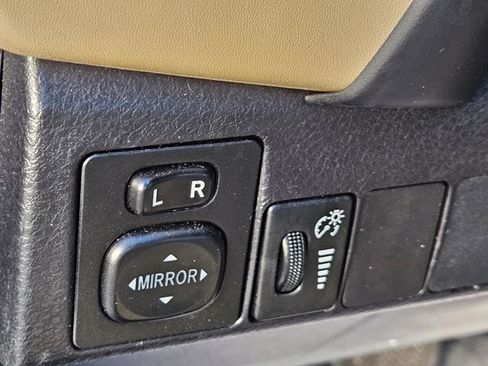 Used 2017 Toyota Corolla LE image 8