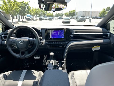 Used 2025 Toyota Camry SE FWD image 29