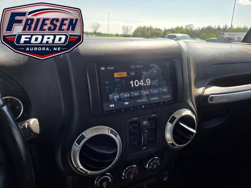 Used 2018 Jeep Wrangler Unlimited Sahara w/ Connectivity Group AWD/4WD image 18