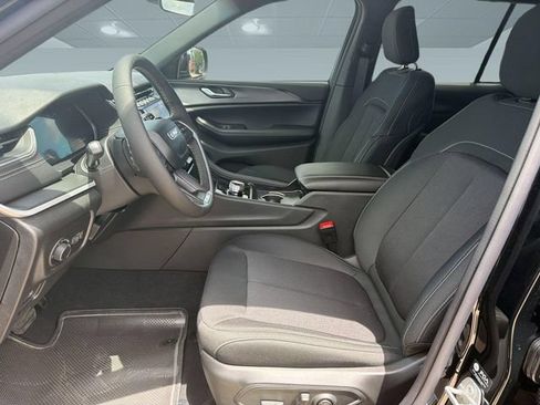 New 2026 Jeep Grand Cherokee Laredo RWD image 5