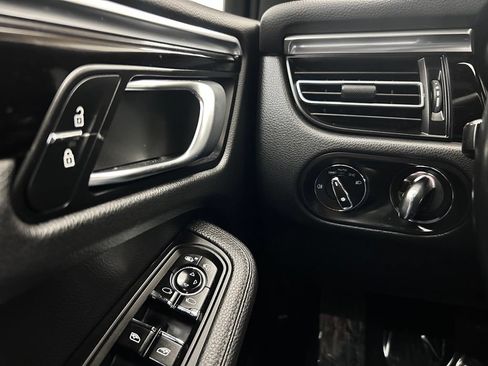 Used 2020 Porsche Macan AWD/4WD image 19