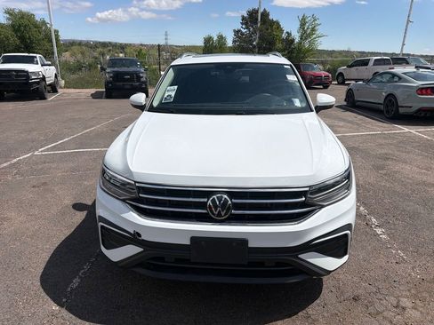 Used 2022 Volkswagen Tiguan SE AWD/4WD image 3
