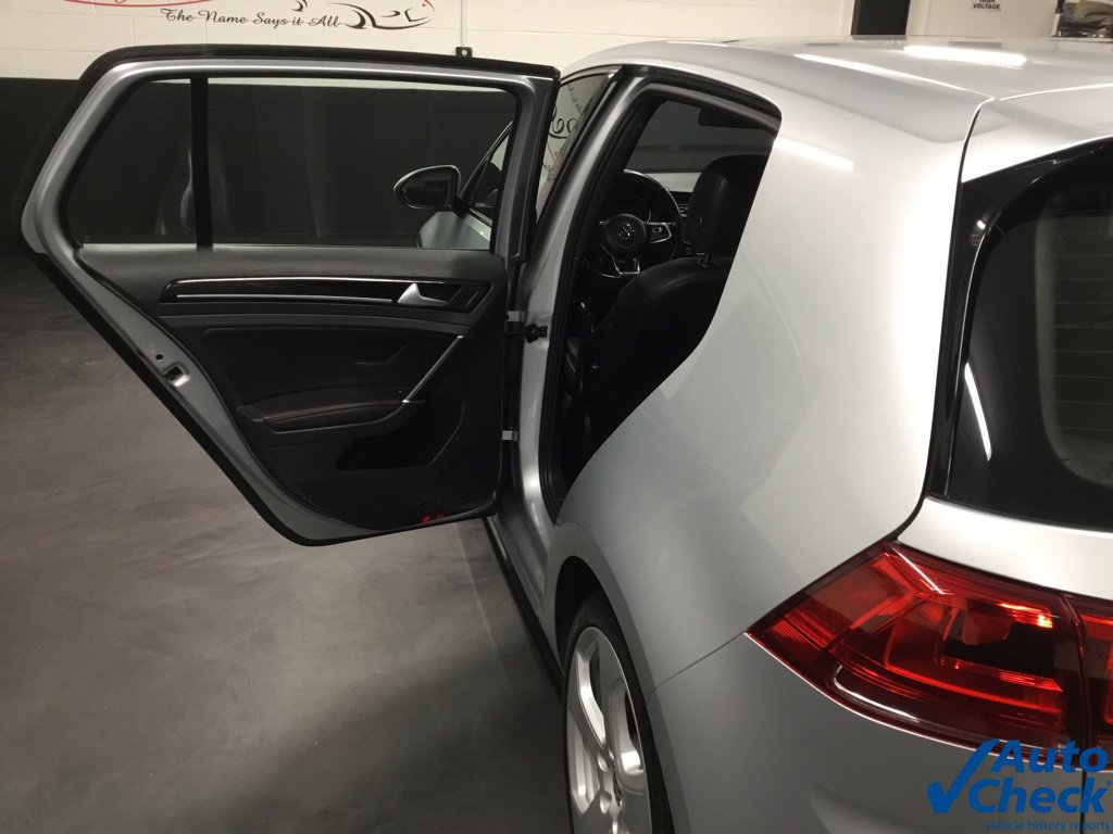 Used 2017 Volkswagen GTI SE FWD image 26