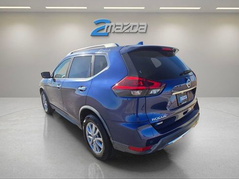Used 2019 Nissan Rogue SV image 3
