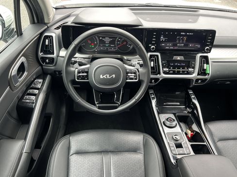 Certified 2022 Kia Sorento SX w/ Panoramic Sunroof Package image 23